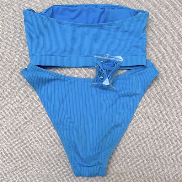 XHILARATION Bikini - Bandeau Top with Removable Pads and Straps. - Picture 3 of 7